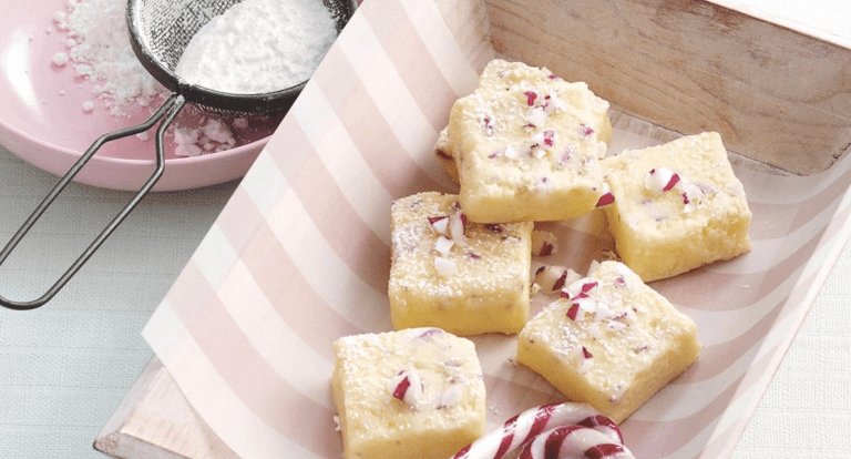 This could-not-be-easier candy cane microwave fudge is the perfect December treat This could-not-be-easier candy cane microwave fudge is the perfect December treat