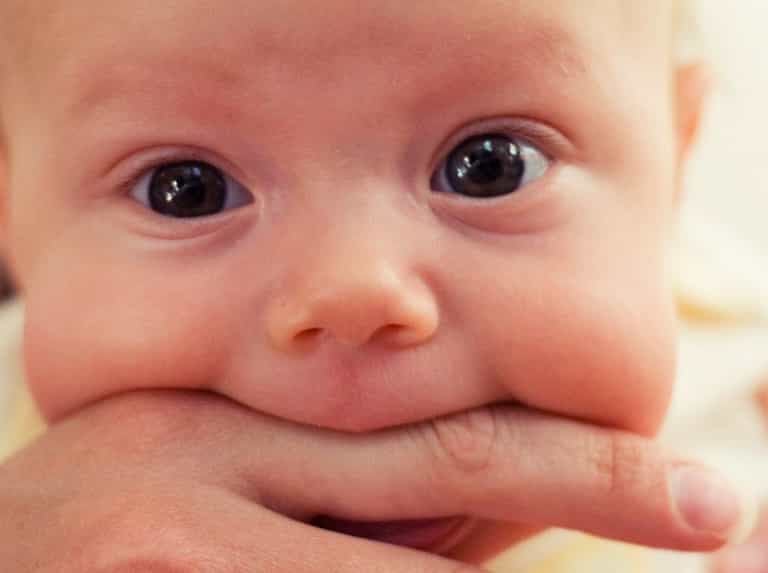 Mum shares tip on how to turn breastmilk into frozen treats for teething babies Mum shares tip on how to turn breastmilk into frozen treats for teething babies