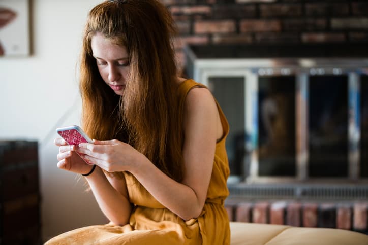 Teenage girls more affected than boys by sexting and ‘digital abuse’ Teenage girls more affected than boys by sexting and ‘digital abuse’