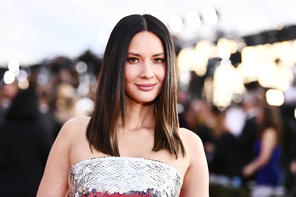 Olivia Munn shares texts between herself and Anna Faris about ex Chris Olivia Munn shares texts between herself and Anna Faris about ex Chris