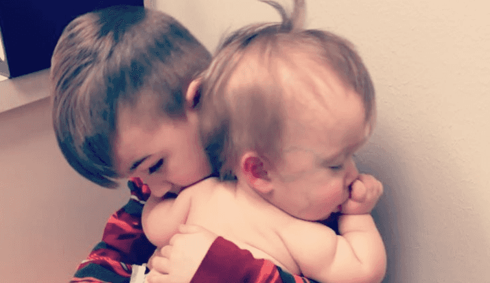 This video of a little boy comforting his baby sister will melt your heart This video of a little boy comforting his baby sister will melt your heart