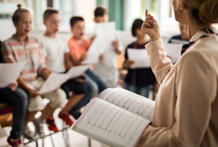 Primary school teachers ‘controversial’ dress code has been suspended Primary school teachers ‘controversial’ dress code has been suspended