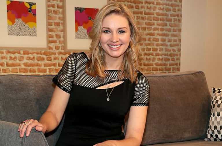 This hero Aer Lingus crew member stepped in and comforted Anna Daly’s baby on a flight This hero Aer Lingus crew member stepped in and comforted Anna Daly’s baby on a flight