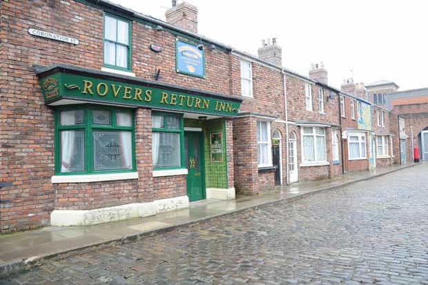 Two Coronation Street stars have just gotten together in real life Two Coronation Street stars have just gotten together in real life