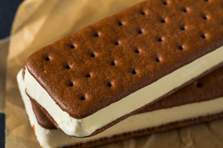 Baileys ice cream sandwiches are a thing and we really want one Baileys ice cream sandwiches are a thing and we really want one