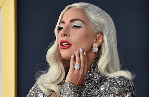 ‘Everything’s fine’ – Lady Gaga went flying after a fan pulled her off the stage last night ‘Everything’s fine’ – Lady Gaga went flying after a fan pulled her off the stage last night