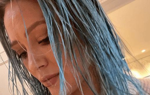 Hillary Duff dyed her hair blue – and the internet immediately mom shames her Hillary Duff dyed her hair blue – and the internet immediately mom shames her