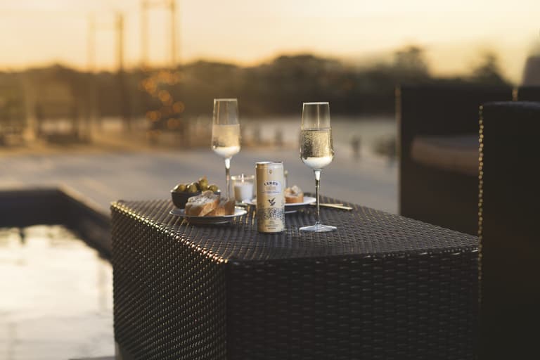 This non-alcoholic sparkling wine drink is the perfect summer treat for pregnant mums This non-alcoholic sparkling wine drink is the perfect summer treat for pregnant mums