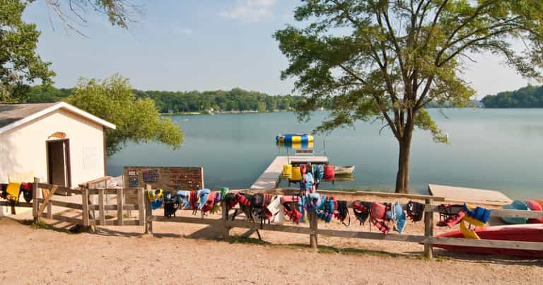 Summer camp issues bizarre letter to parents after kids find body in the woods Summer camp issues bizarre letter to parents after kids find body in the woods