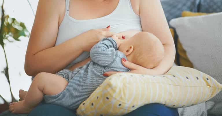 Mum discovers breast cancer through breastfeeding her son Mum discovers breast cancer through breastfeeding her son