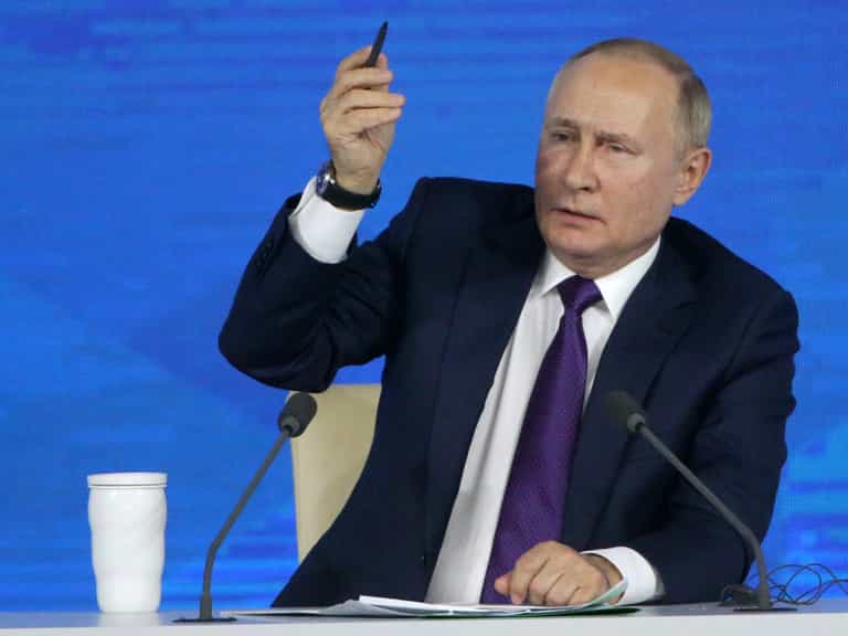 Putin met children’s rights official while his forces bombed maternity hospital Putin met children’s rights official while his forces bombed maternity hospital