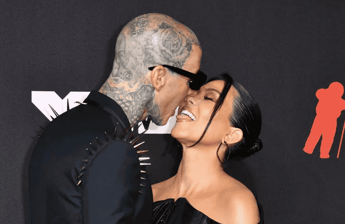Kourtney Kardashian says she’s ‘grateful’ her kids witness her and Travis Barker’s PDA Kourtney Kardashian says she’s ‘grateful’ her kids witness her and Travis Barker’s PDA