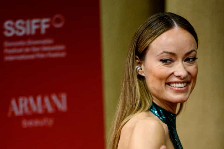 Olivia Wilde calls for her ex Jason Sudeikis to pay childcare costs and £400k legal bills Olivia Wilde calls for her ex Jason Sudeikis to pay childcare costs and £400k legal bills