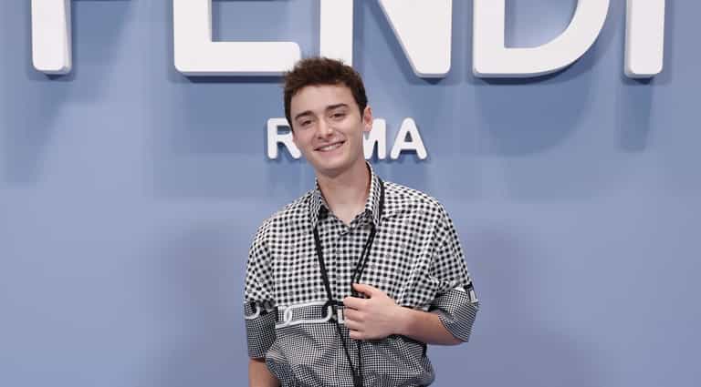 Stranger Things star Noah Schnapp comes out as gay in the most Gen Z way Stranger Things star Noah Schnapp comes out as gay in the most Gen Z way