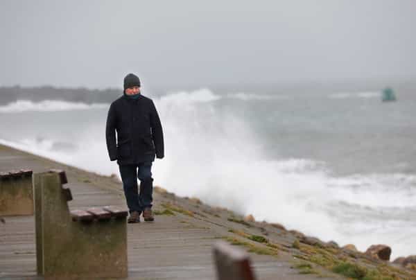 Status Orange weather warning in place for Kerry and Cork Status Orange weather warning in place for Kerry and Cork