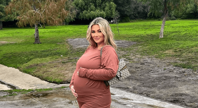 Shaughna Phillips praised for showing the realities of being new mum Shaughna Phillips praised for showing the realities of being new mum