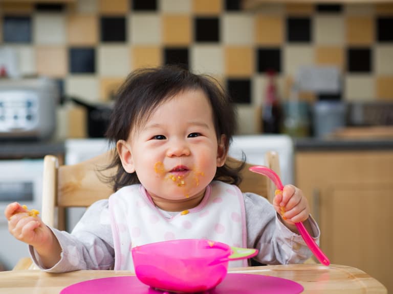 Man sparks debate after slating parents for letting baby make huge mess in restaurant Man sparks debate after slating parents for letting baby make huge mess in restaurant