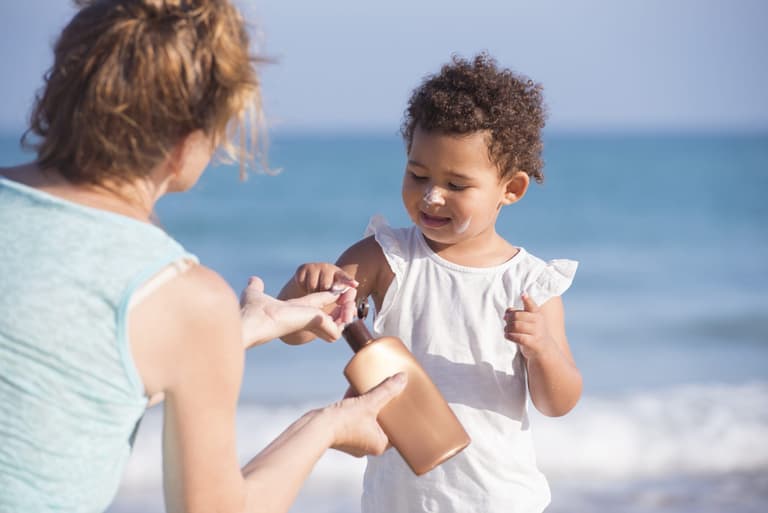 HSE issue sun safety warning to parents ahead of humid weekend HSE issue sun safety warning to parents ahead of humid weekend