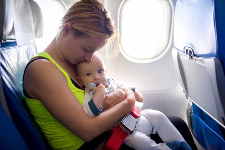 Single mum left in tears after airline staff said she could not fly alone with her kids Single mum left in tears after airline staff said she could not fly alone with her kids