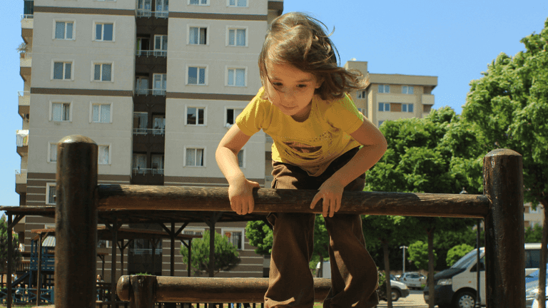 Expert explains the importance of allowing your kids to play alone Expert explains the importance of allowing your kids to play alone