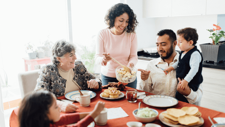 Research reveals what the average family will spend on Christmas Research reveals what the average family will spend on Christmas